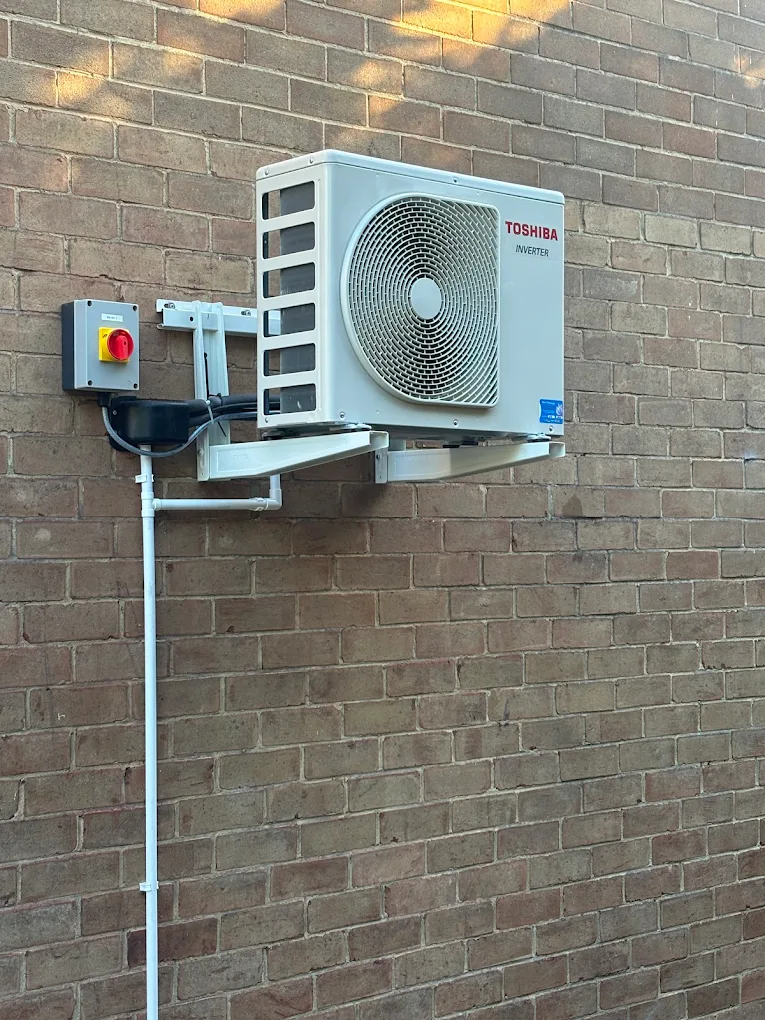 Heat pump and air conditioning unit Leeds